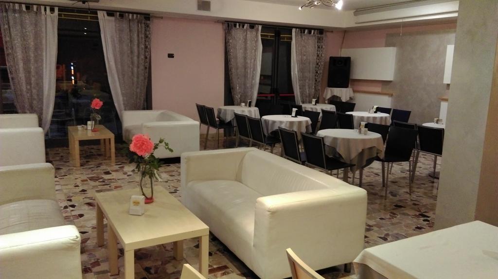 Hotel Flaminio Tavernelle Serrungarina Exteriér fotografie