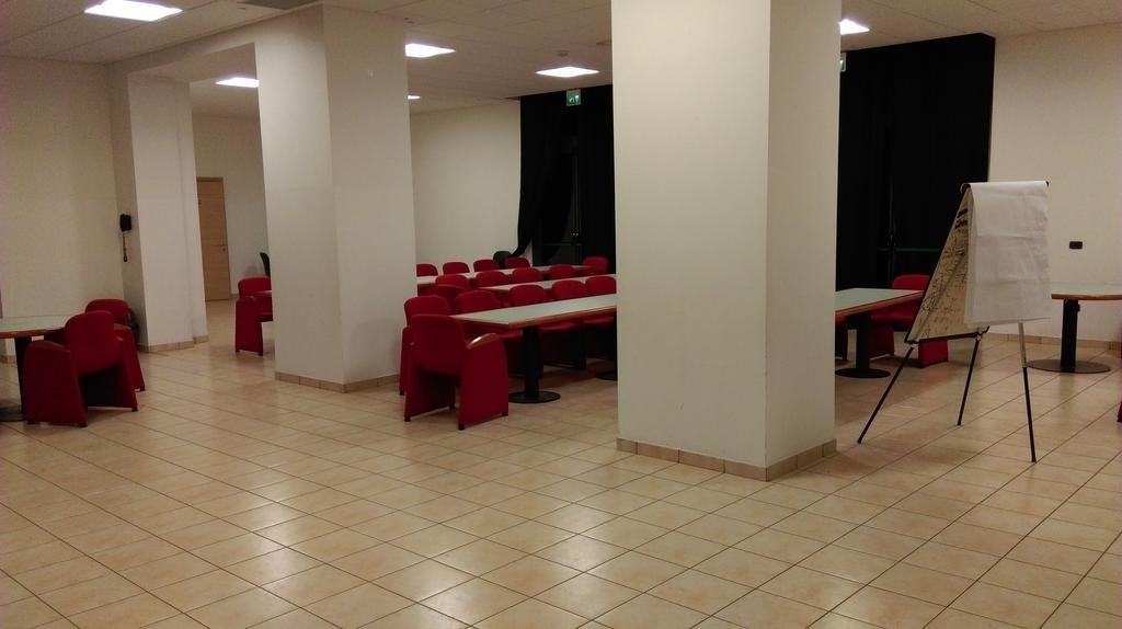 Hotel Flaminio Tavernelle Serrungarina Exteriér fotografie