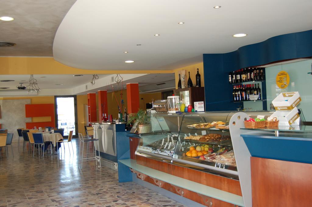Hotel Flaminio Tavernelle Serrungarina Exteriér fotografie